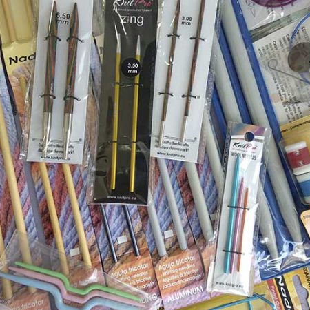 Agujas y accesorios de punto